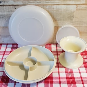 Tupperware Small Serving Center with Stand - Tupperware Serve It All