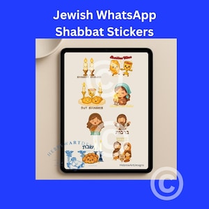 Peut inclure: Une tablette numérique affiche des autocollants Shabbat WhatsApp juifs colorés. Les autocollants présentent des illustrations de bougies, de pain challah et de personnages, avec du texte en hébreu et en anglais. La tablette est posée sur un fond clair avec un bord bleu.