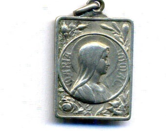 Médaille religieuse représentant la vierge en argent sterling