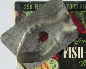 1940's 4" antique fish cookie cutter with handle primitive cabin decor or crafts