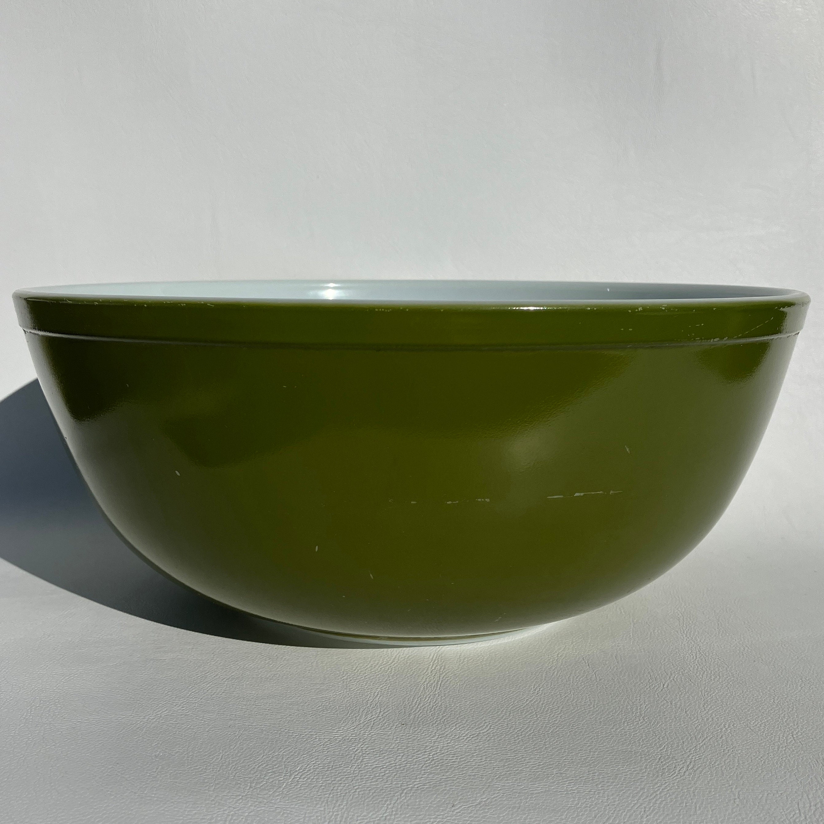 PYREX vintage Large 403 1/2 qt. Avocado Green Mixing Bowl 18577