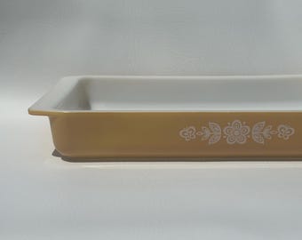 1970's Pyrex butterfly gold lasagna pan vintage Pyrex 933 casserole dish