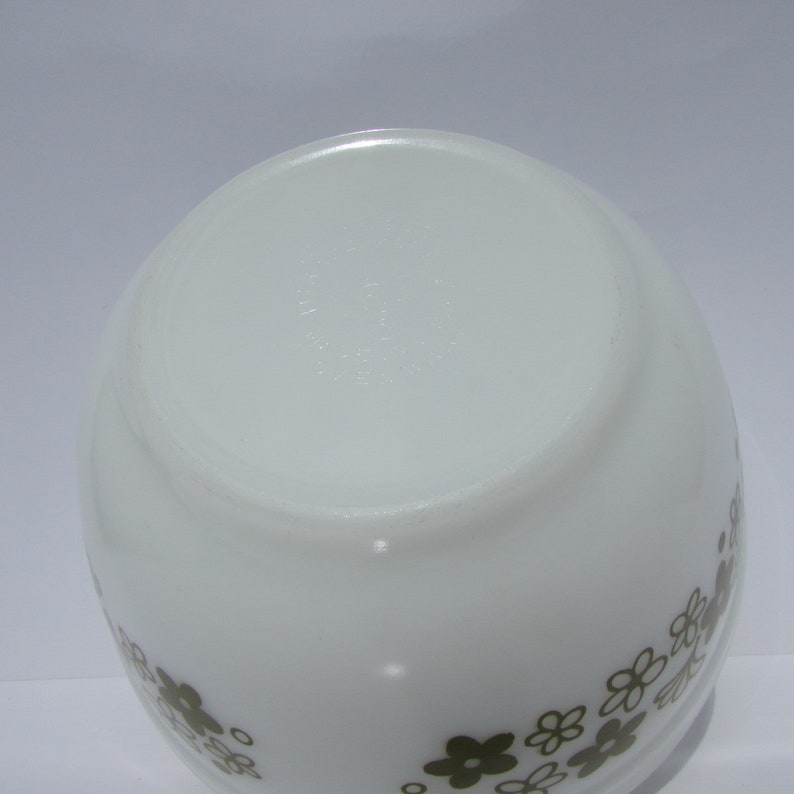 Vintage Pyrex 402 SPRING BLOSSOM 1st version mixing bowl 7 Crazy Daisy nesting bowl 1972-1978 very good condition 1970/'s Avocado Green!