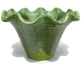 vintage 3 3/4" tall Haeger small planter with drip glaze & ruffled rim small flower pot jardiniere in apple glaze mold 5057