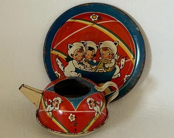 1930's Ohio Art 3 little kittens plate & tea kettle vintage tin toy with girls in kitten costumes