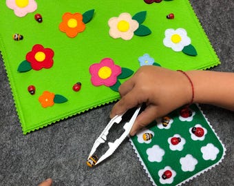 Felt Flower Meadow Game with Bugs, Montessori Fine Motor Toy Kids, Bug Hunt Sensory Bin, Kids gift, Counting game, Insects Catching Bugs