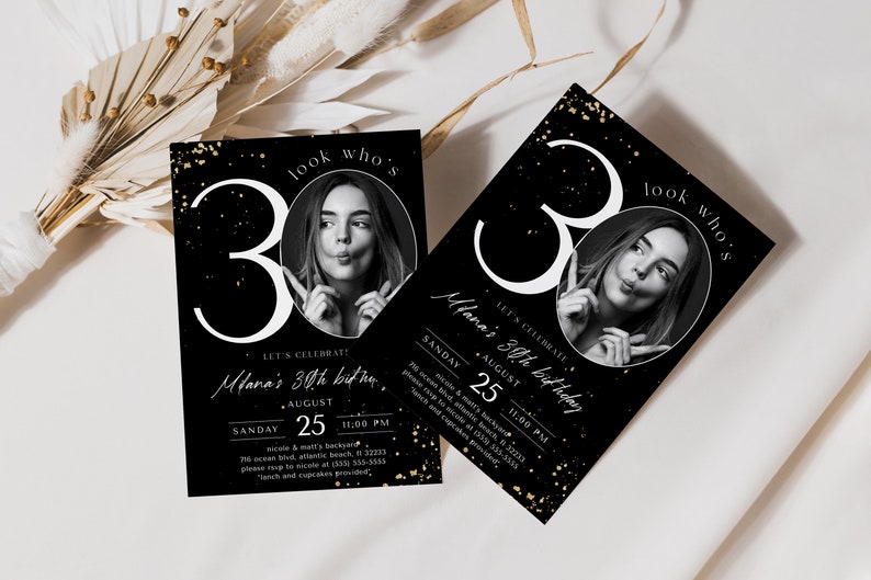 Modello di invito per il 30° compleanno in nero e oro con foto (digitale) immagine 3