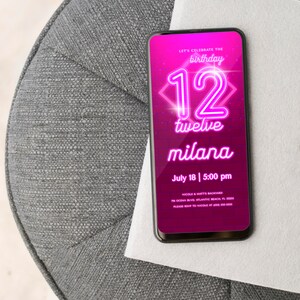 Invitación de neón rosa para el 12.º cumpleaños: Digital editable en Evite imagen 4