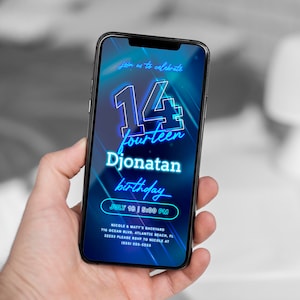 Può includere: Un invito digitale blu e bianco per una festa di compleanno di 14 anni. L'invito dice "join us to celebrate 14 fourteen Djonatan birthday" e include la data e l'ora della festa: "JULY 18 | 5:00 PM". L'invito include anche la posizione della festa: "NICOLE & MATT'S BACKYARD 716 OCEAN BLVD, ATLANTIC BEACH, FL 32233 PLEASE RSVP TO NICOLE AT (555) 555-5555".