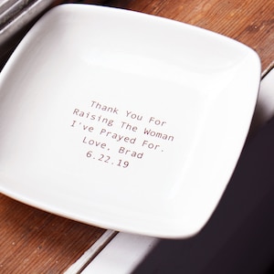 Mutter der Braut Schwiegermutter Hochzeitsgeschenk - Danke, dass Sie die Frau erzogen haben, für die ich gebetet habe Andenken Dish - Geschenkbox inklusive