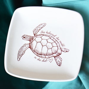 Portagioie personalizzato in ceramica a forma di tartaruga marina - Citazione motivazionale - Lei credeva di potercela fare e ce l'ha fatta
