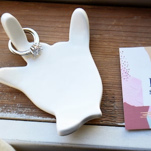 Hand Ring Dish - Ring Holder - Petit bijou Dish - ASL Gift - ASL I Love You Hand - Sac cadeau inclus