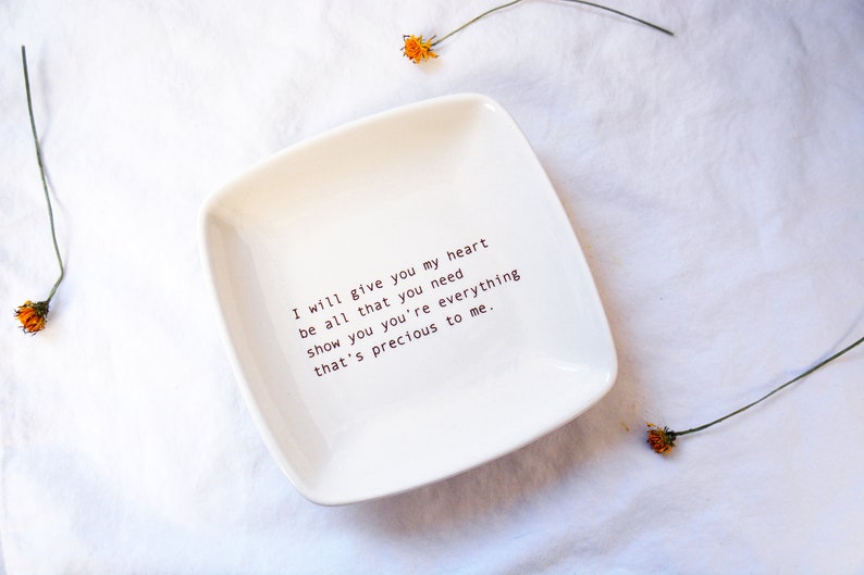 Personalisiertes Freundschaftsgeschenk mit song lyrics Keramik Schmuck oder Ringschale Personalisierte Eheringträger Geschenktasche inklusive Bild 2