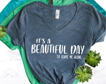 It's a Beautiful Day to Leave Me Alone Shirt - Sarcastic Gift Idea - Cute Edgy and Funny Tee Design - Hilarious Birthday Present for Girls