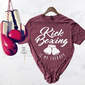 Il kickboxing è la mia maglietta o canotta terapeutica - Maglietta morbida da kickboxer - Regalo per kickboxer - Amo la boxe - La palestra è la mia terapia - T-shirt divertente per l'allenamento