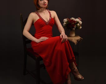 Élégante robe de soirée rouge vintage