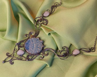 Collier artistique avec céramique faite main, bijoux tendance en acier pour scène et séance photo