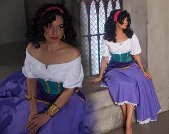 赤いエスメラルダのコスチューム、エスメラルダのコスチューム