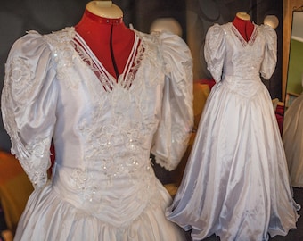 Robe de mariée vintage avec broderies duveteuses