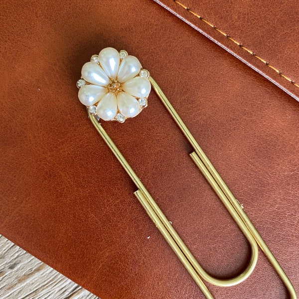 XL (Extra Large) Gold Pearl Daisy Charm binder clip
