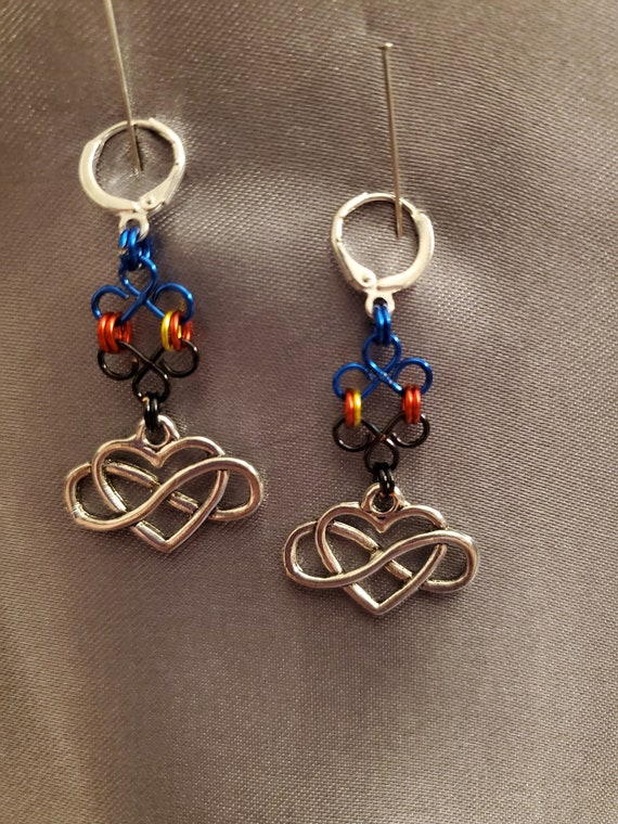 Poli Pride Pendientes de alambre de color con amuletos de - España