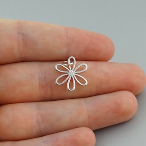 Dainty Daisy Flower Outline Charm - 925 Sterling Silver - Floral Pendant 18mm x 15mm
