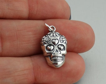 Colgante de calavera de azúcar de plata de ley - 19 mm x 12 mm, Calavera, Día de Muertos