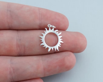 925 Sterling Silver Sun Open-back Charm Pendant 28mm x 22mm 925 Sterling Silver Sun Open-back Charm Pendant 28mm x 22mm