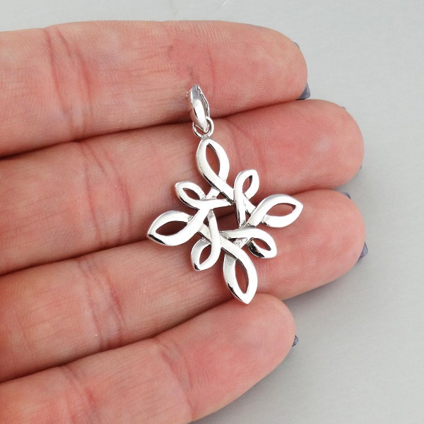 Colgante de nudo celta de plata de ley - 30 mm x 25 mm con enganche