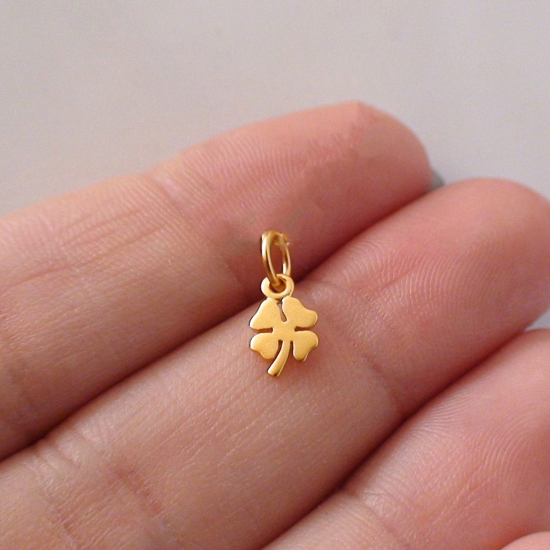 Stine A - Petit Clover Charm Pendant - Gold