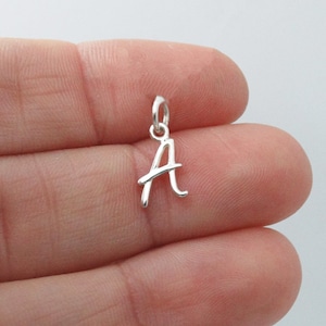 Charm lettre initiale A en argent sterling - Argent 925 - Joli pendentif alphabet délicat 10 mm x 7 mm