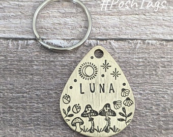 Etiqueta de identificación para perro de latón cepillado con forma de lágrima de doble cara, estampada a mano, CUALQUIER DISEÑO. Idea de regalo de Navidad para collar PoshTags
