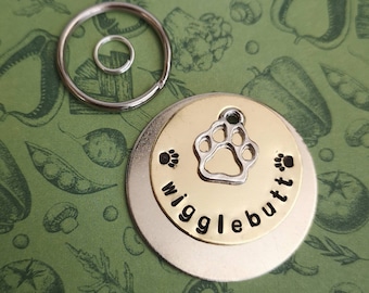 Wigglebutt - Placa de identificación para perro, placa para mascota estampada a mano, collar, idea de regalo de Navidad