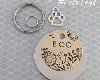 Boo (o el nombre de tu mascota) lindo fantasma en las flores - Girasol de cardo - etiqueta de identificación de perro gato mascota #PoshTags Collar Idea de regalo de Navidad