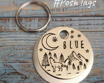 Loup dans les arbres de la forêt - lune et étoiles - estampé à la main 3 SIZES- étiquette d'identification de chien de chat de compagnie #PoshTags Collier Idée de cadeau de Noël