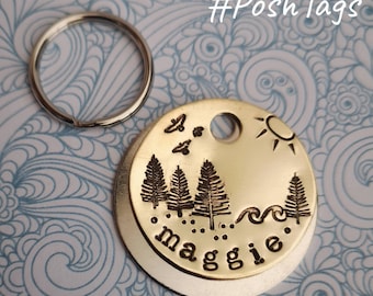 Escena de bosque y agua - etiqueta de mascota - bosques árboles bosque río lago - estampado a mano hecho a pedido etiqueta de identificación de perro gato mascota #PoshTags