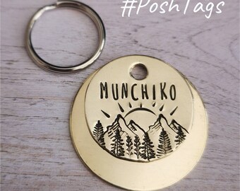 Amanecer sobre las montañas - árboles sol sol bosque - etiqueta de perro gato etiqueta de mascota estampada a mano #PoshTags Collar Idea de regalo de Navidad
