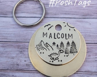 Una aventura de dinosaurios - diferentes tamaños - Cute Dino dog cat pet id tag estampado a mano #PoshTags Collar Idea de regalo de Navidad