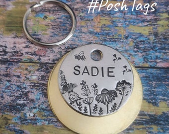 Abeille et un champ de fleurs sauvages - étiquette d'identification de chien de chat de compagnie #PoshTags collier idée de cadeau de Noël