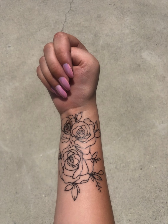 21 Small Hand Tattoos and Ideas for Women  StayGlam