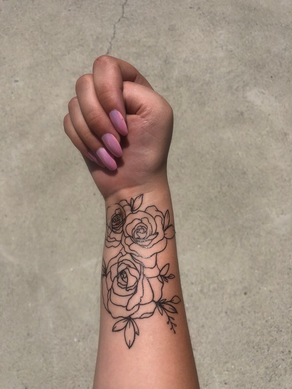 21 Small Hand Tattoos and Ideas for Women  StayGlam