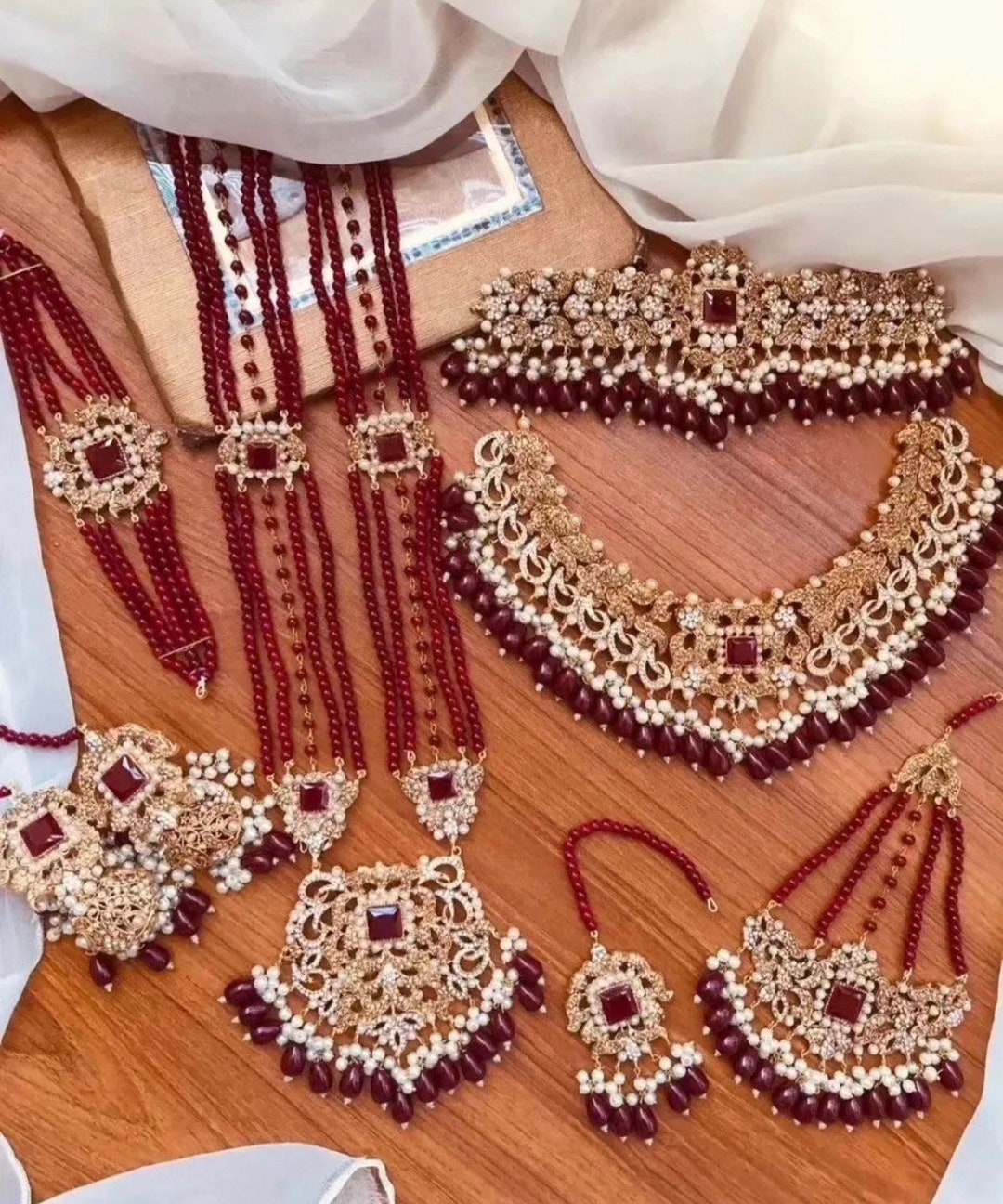 Brides in kundan jewellery best sale
