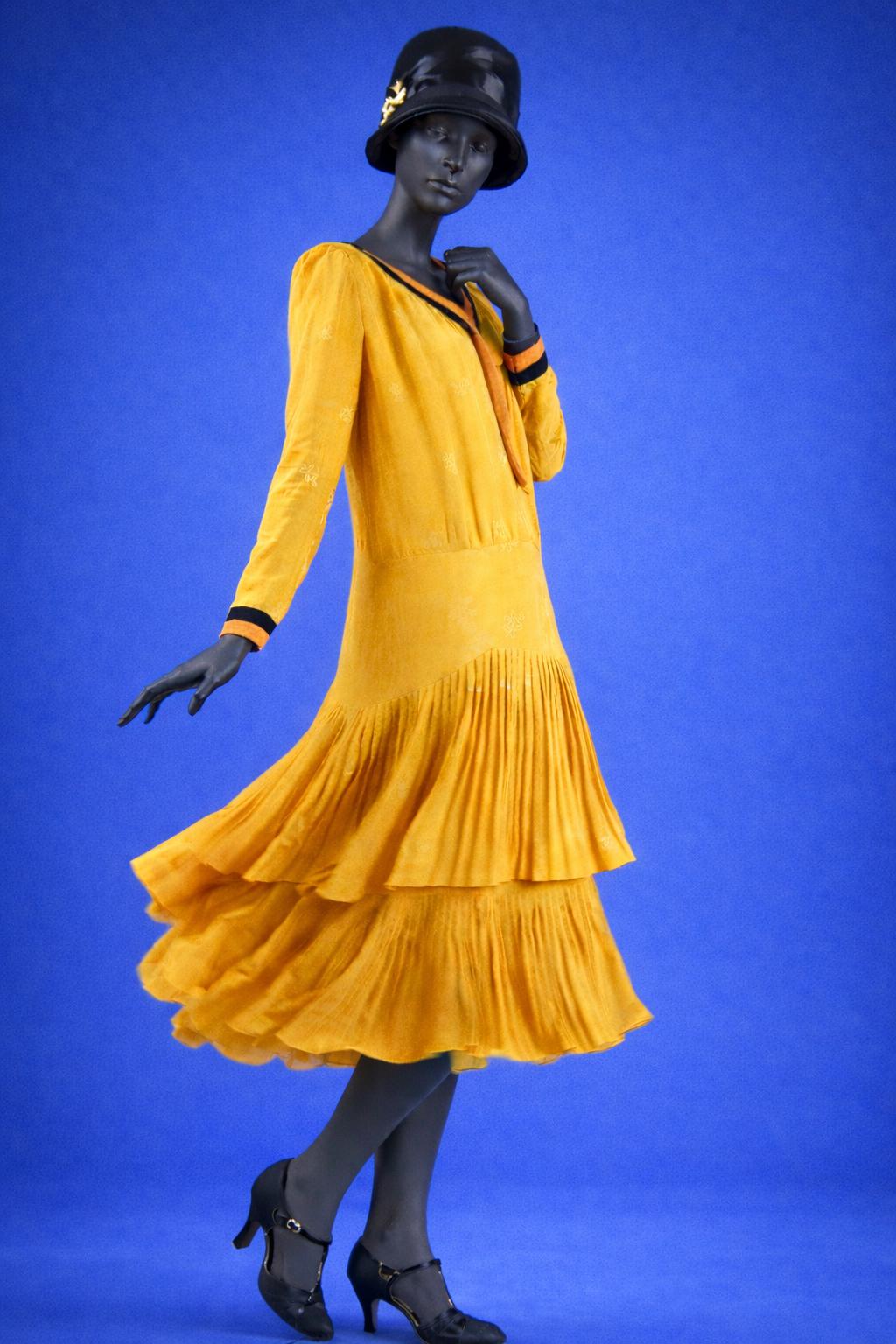1920s Flapper Day Dress Pleated Silk Drop Waist Goldenrod Yellow Sz 4-6 #1549