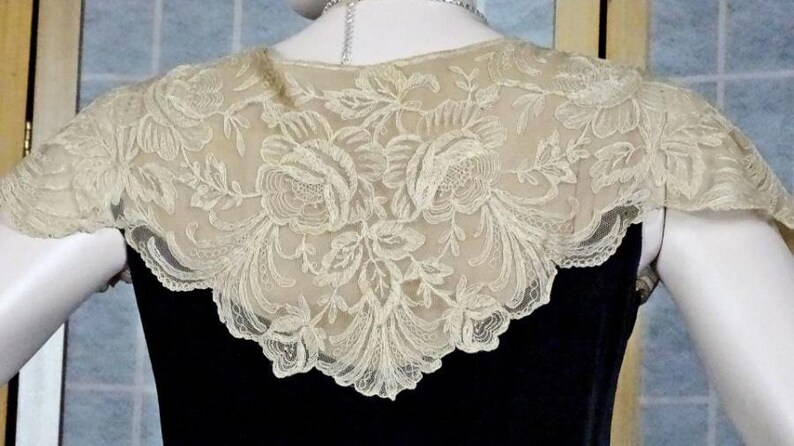 1930s Black Silk Velvet Bias Cut Evening Dress Tambour Lace Bodice Sz 6 ...