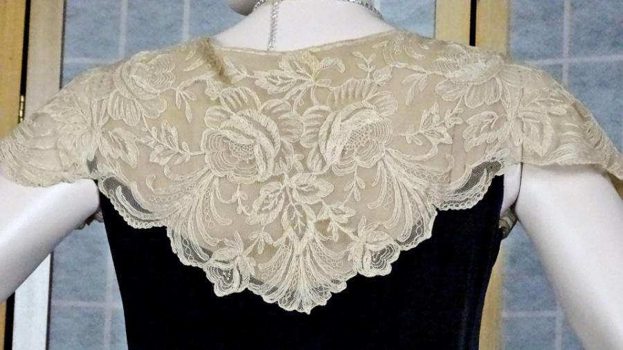 1930s Black Silk Velvet Bias Cut Evening Dress Tambour Lace Bodice Sz 6 ...
