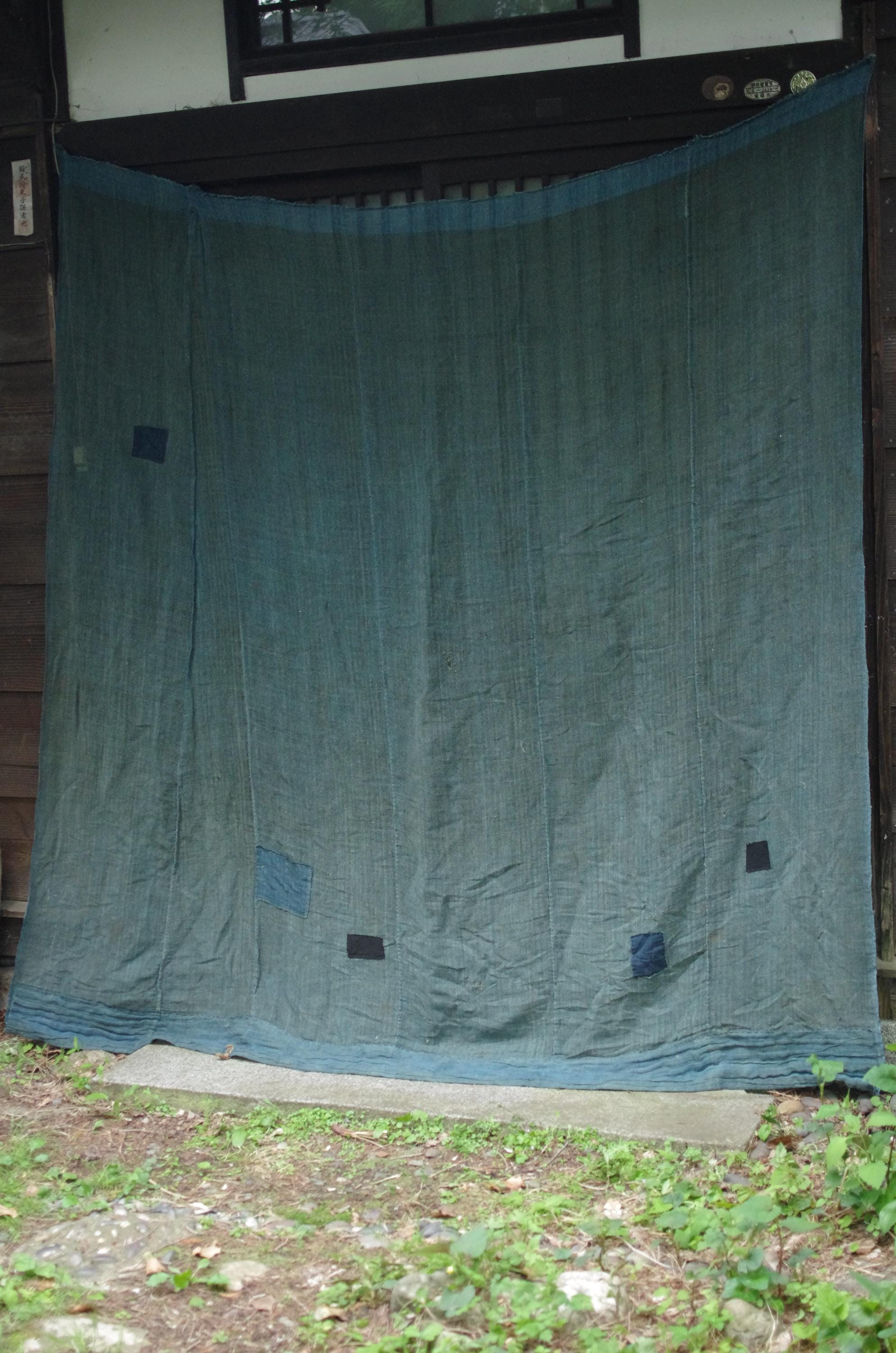Indigo-dyed cotton mosquito net fabric from the Taisho to Showa period.