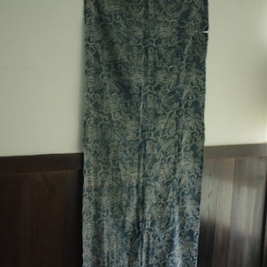 Indigo-dyed stencil-dyed cotton fabric with peonies from around the Taisho era.