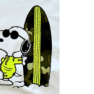 T-Shirt weiß Snoopy neon gelber Surfer Bild 4