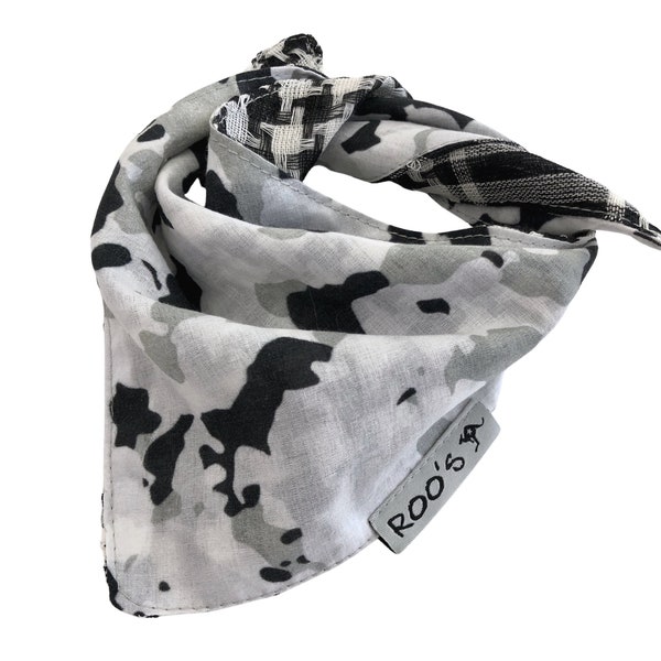 Schwarz weißes Wende Hunde Halstuch | Bandana | Dreieckstuch zum Binden | Pepita Camouflage | Gr. S