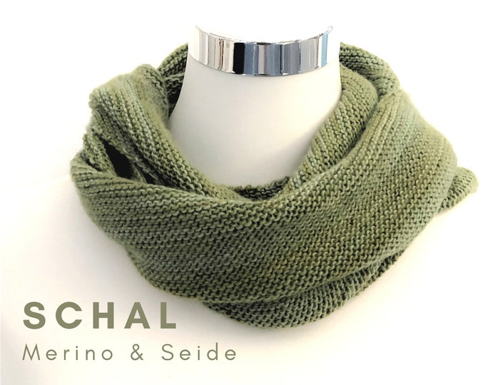 Noble scarf | Merino wool with silk | khaki green | asymmetrical knit with slight gradient | Scarf | fairtrade | hand-knitted |